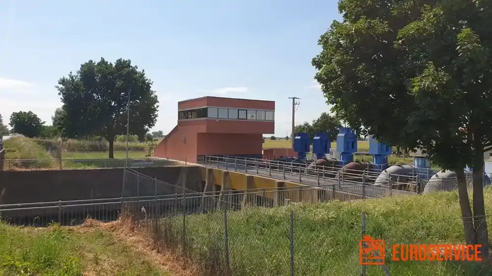 Tinteggiatura esterna edificio comando Conca di Bussari – fase di cantiere 2
