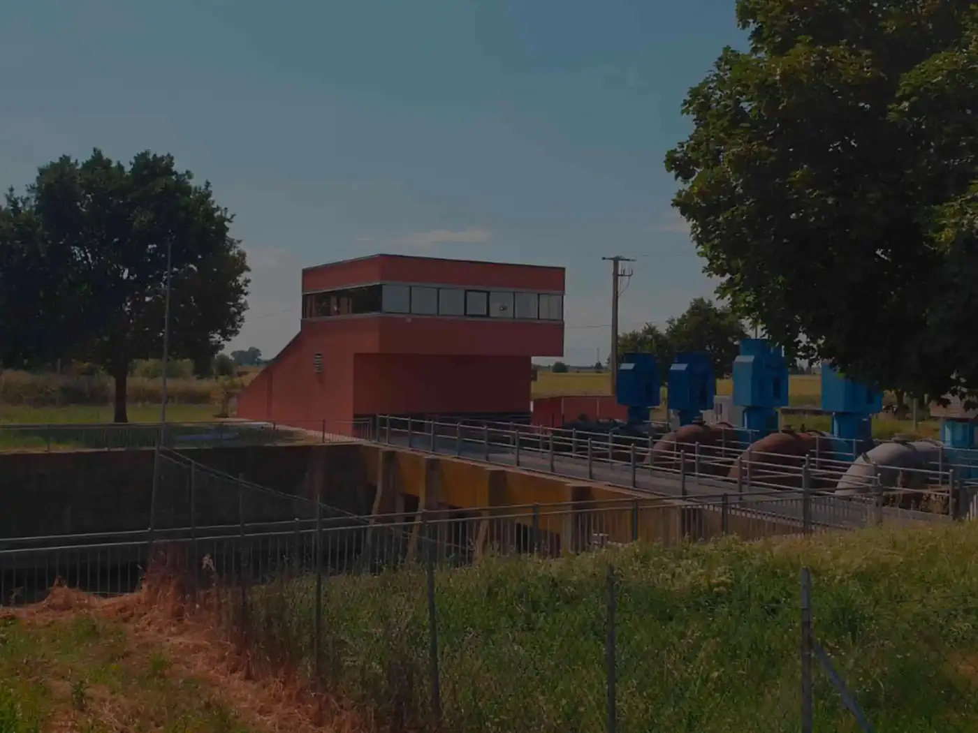 Tinteggiatura esterna edificio comando Conca di Bussari – fase di cantiere 3