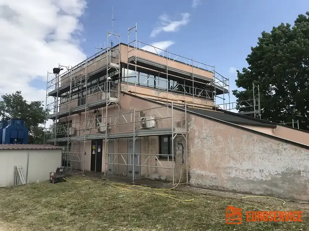 Tinteggiatura esterna edificio comando Conca di Bussari – fase di cantiere 4