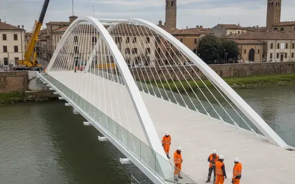 Verniciatura del ponte Calatrava ad Adria
